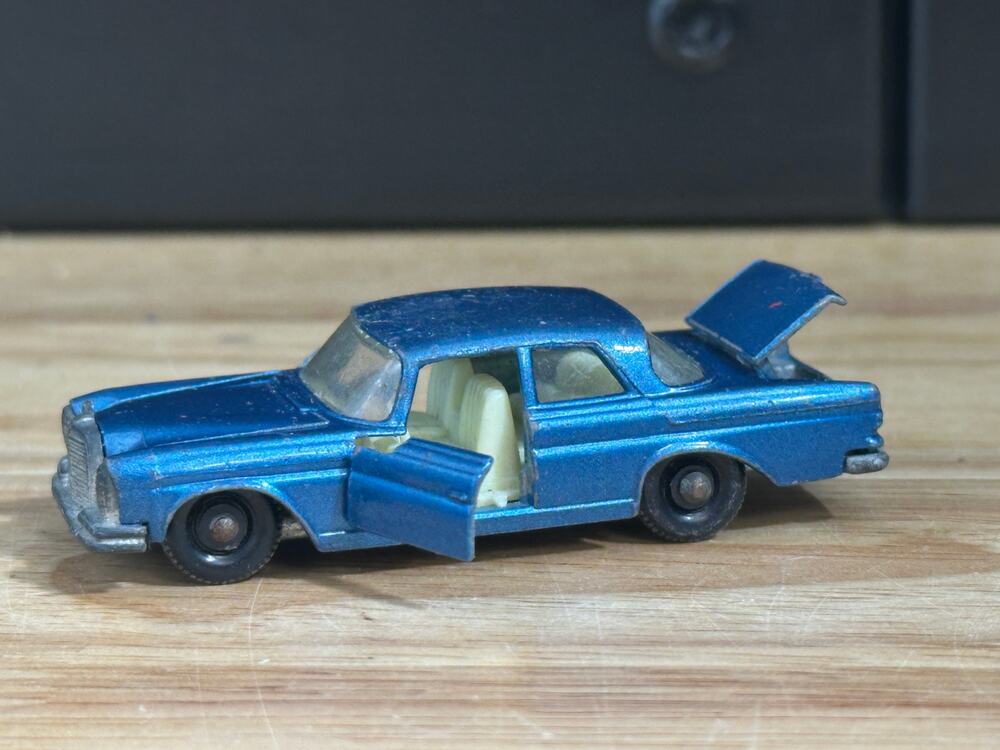 Vintage Matchbox Series No. 46 Mercedes 300 SE Blue England Lesney